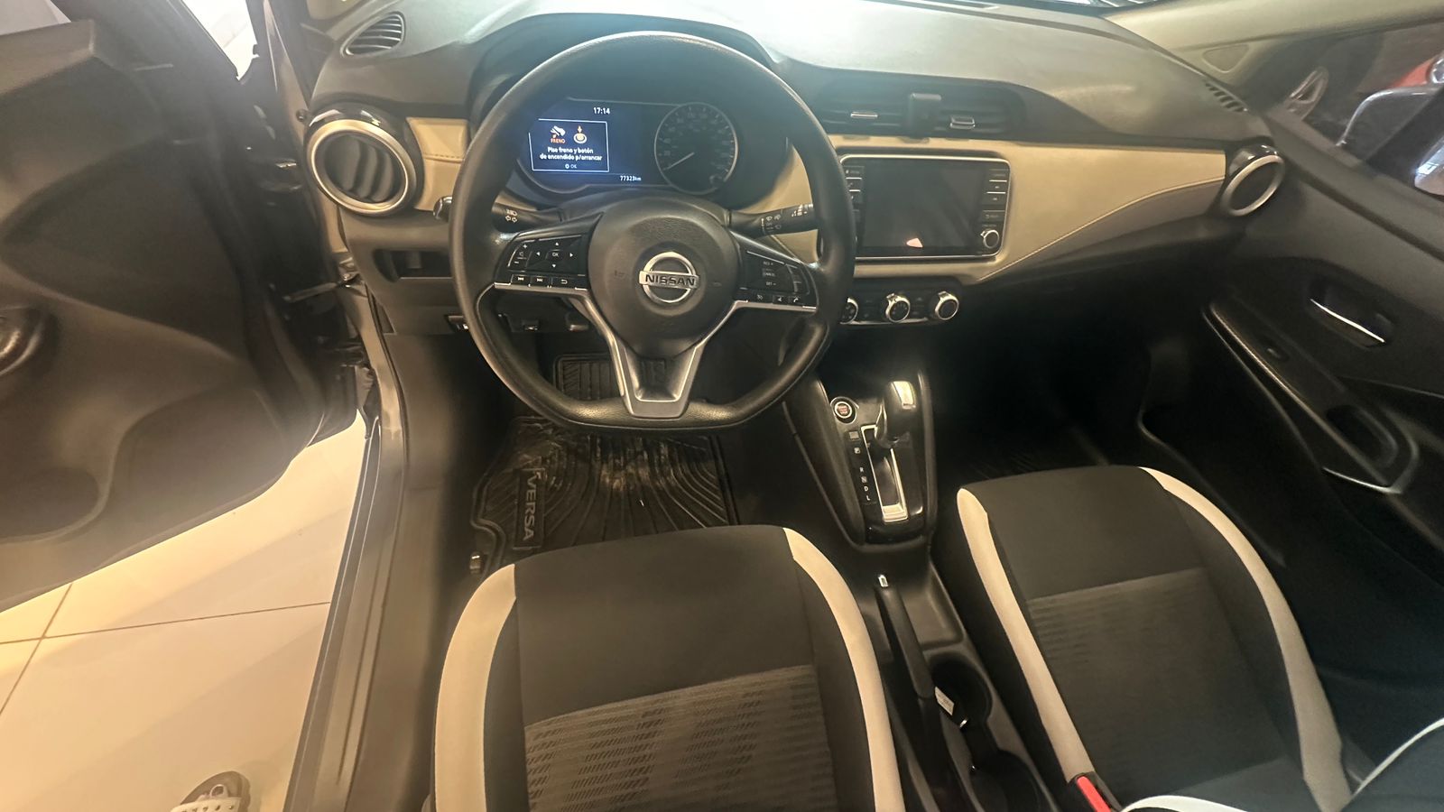 Nissan Versa miniatura 6